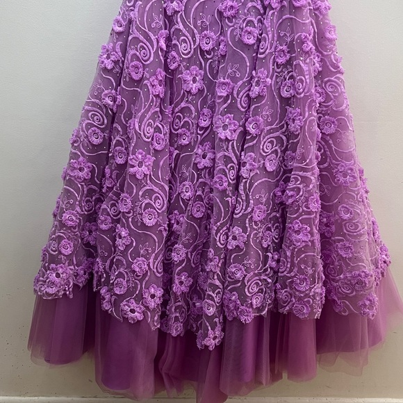 Blush prom halter, sleeveless Lilac Lace
3-D floral for prom or special occasion - Picture 7 of 15